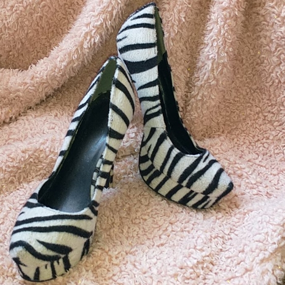 SOLD ON FACEBOOK MARKETPLACE - Picture 2 of 9